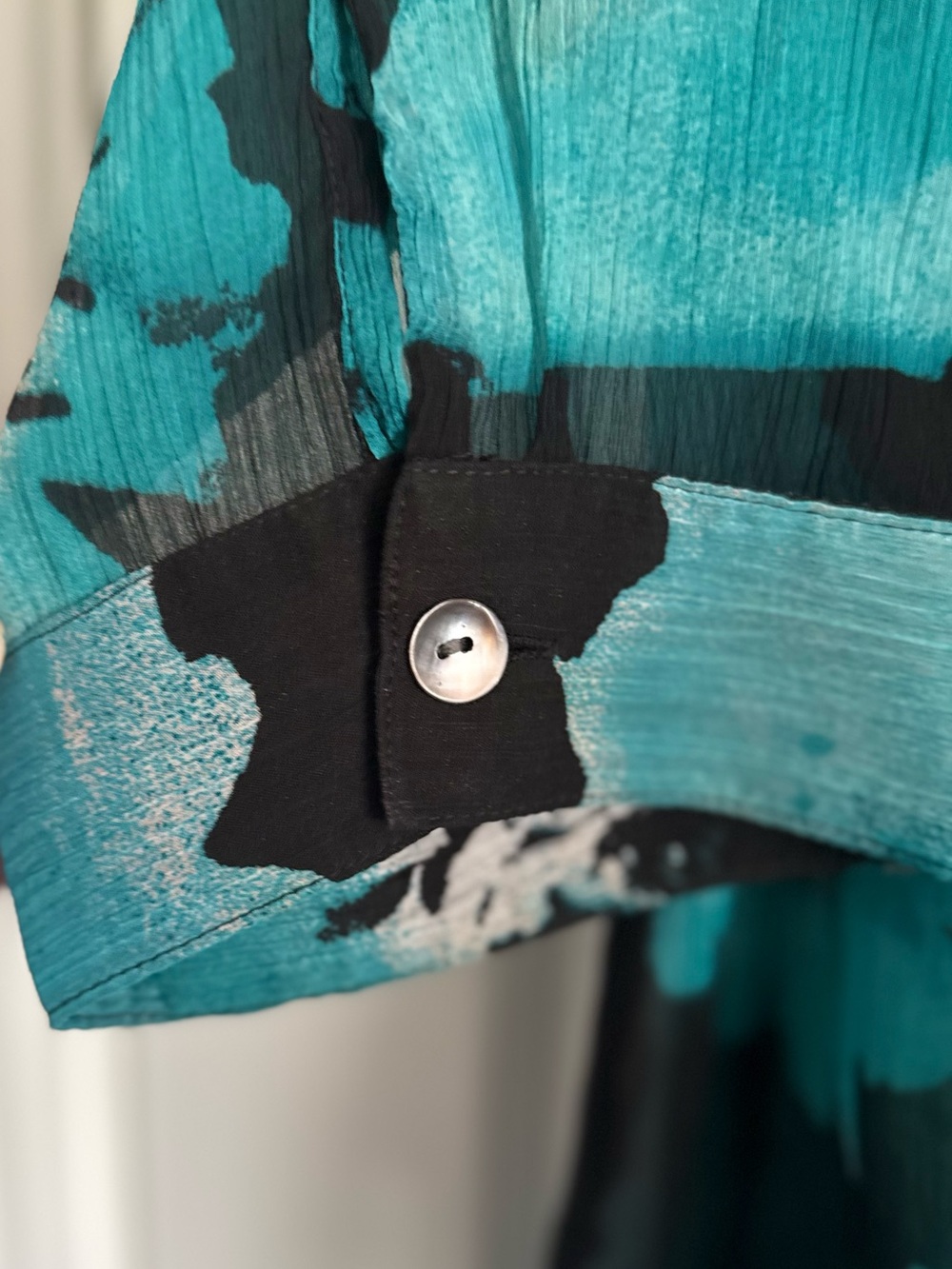 Chico's Vintage Turquoise & Black Floral Button-Down Top XL - Picture 6 of 7